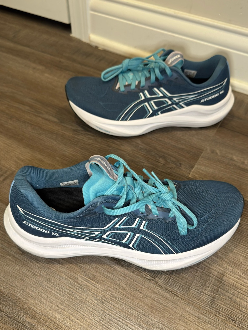 ASICS GT-2000 14 Athletic Running Sneakers in Sea White